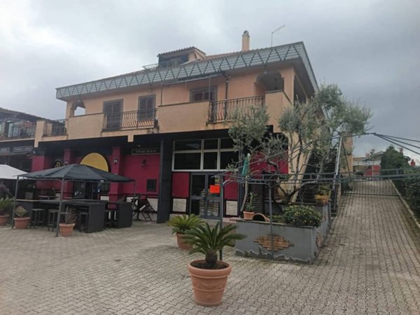 negozio in vendita a Marino