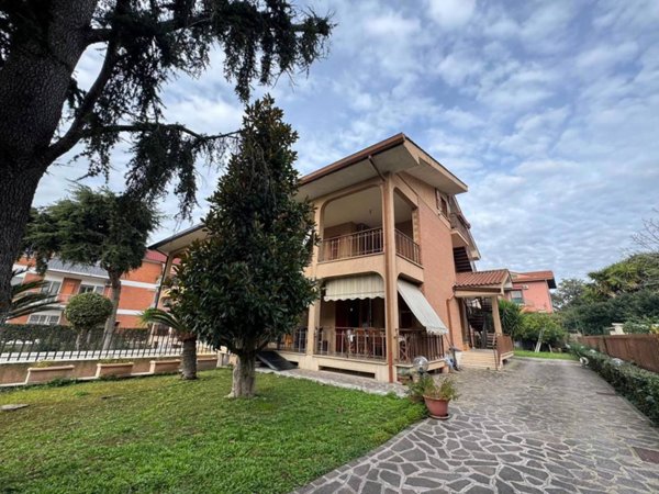 casa indipendente in vendita a Marino in zona Santa Maria delle Mole