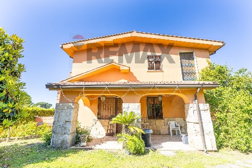 casa indipendente in vendita a Marino in zona Due Santi