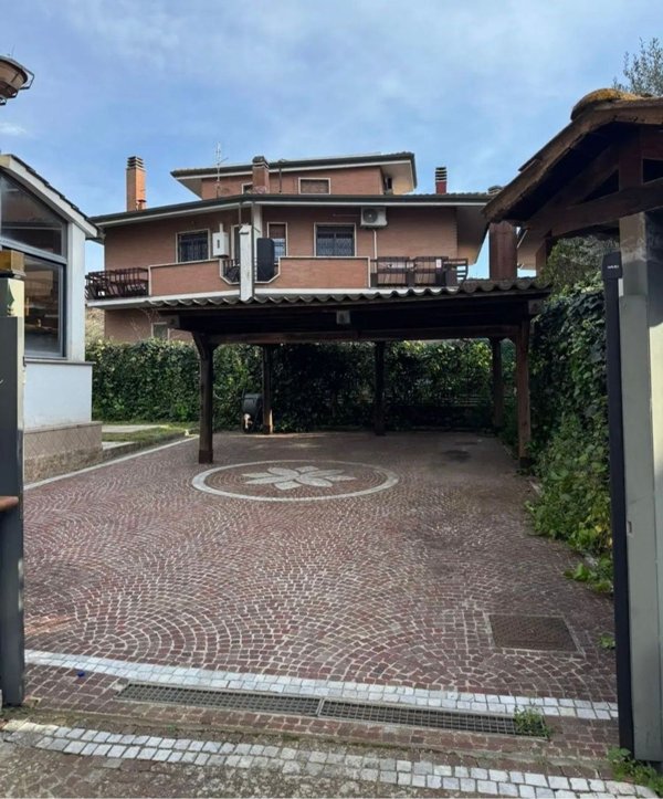 casa indipendente in vendita a Marino