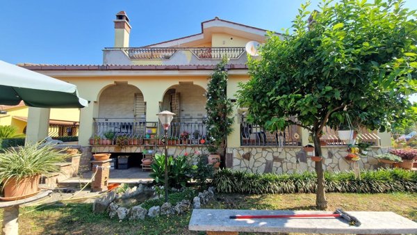 casa indipendente in vendita a Marino