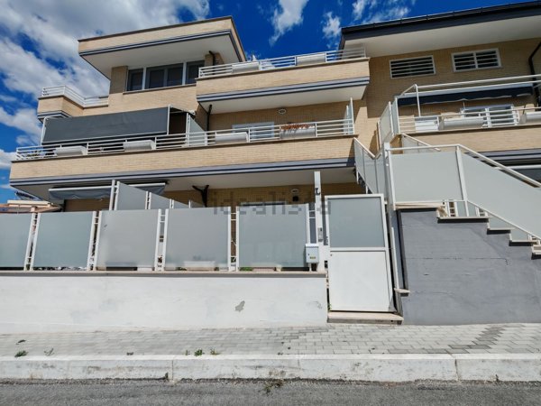 appartamento in vendita a Marino in zona Poggio delle Mole