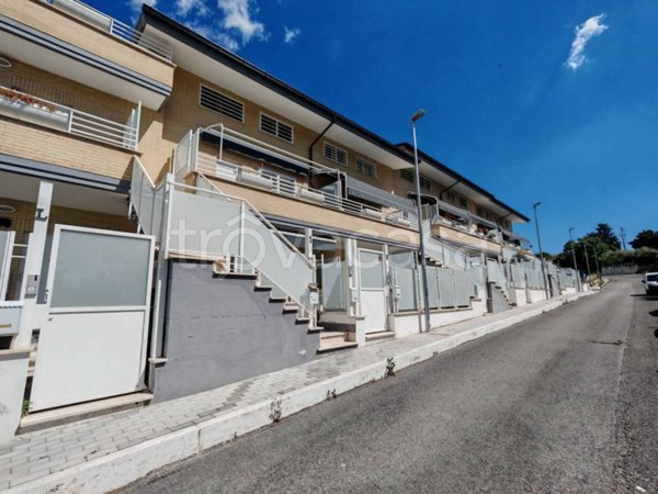 appartamento in vendita a Marino in zona Poggio delle Mole