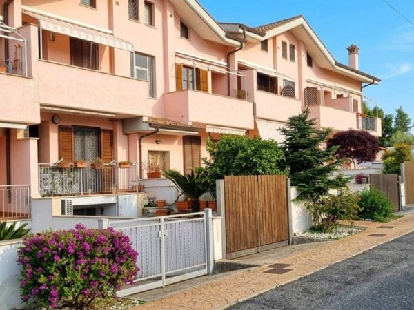 appartamento in vendita a Marino in zona Castelluccia