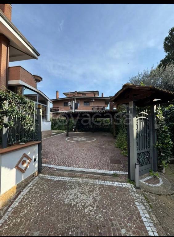 casa indipendente in vendita a Marino in zona Frattocchie