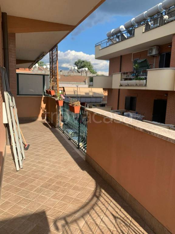 appartamento in vendita a Marino in zona Poggio delle Mole