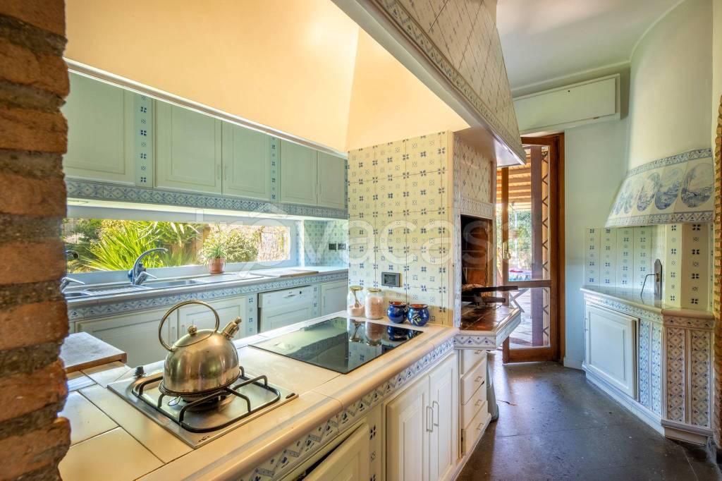 casa indipendente in vendita a Marino in zona Due Santi
