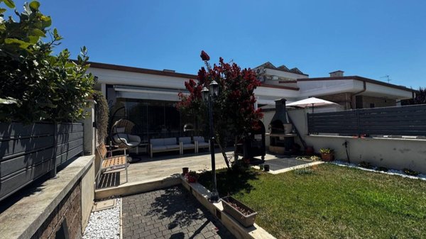 casa indipendente in vendita a Marino in zona Frattocchie
