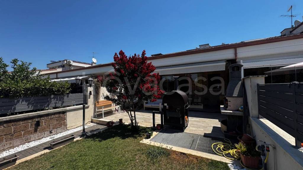 casa indipendente in vendita a Marino in zona Frattocchie
