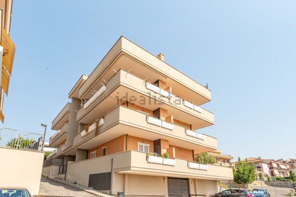 appartamento in vendita a Marino in zona Frattocchie