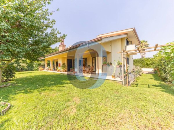 casa indipendente in vendita a Marino in zona Castelluccia