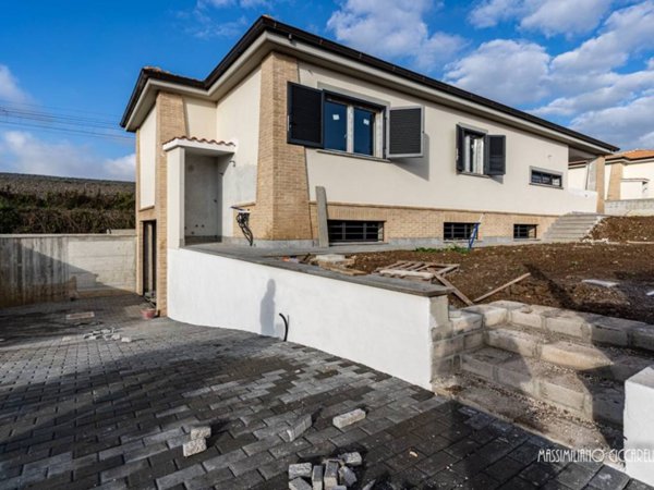 casa indipendente in vendita a Marino in zona Frattocchie