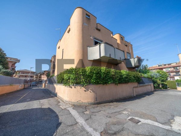 casa indipendente in vendita a Marino in zona Santa Maria delle Mole