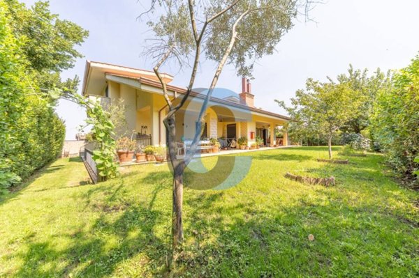 casa indipendente in vendita a Marino in zona Castelluccia