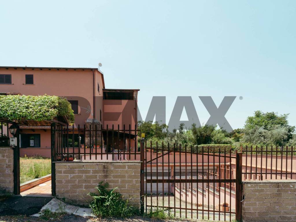 casa indipendente in vendita a Marino in zona Due Santi