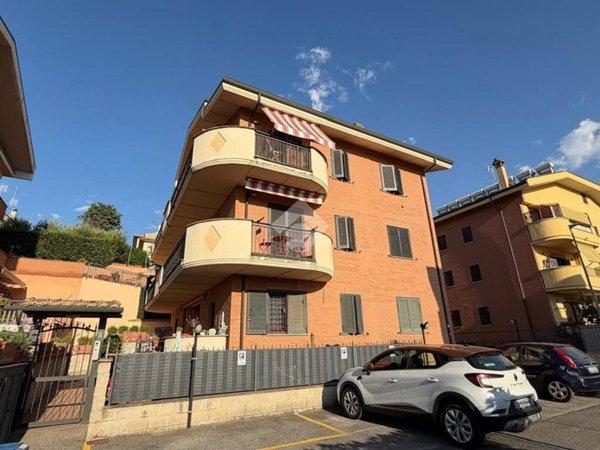 appartamento in vendita a Marino in zona Frattocchie