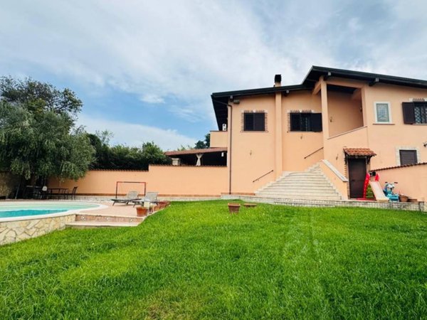 casa indipendente in vendita a Marino in zona Castelluccia