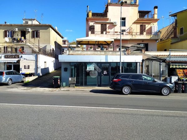 locale commerciale in vendita a Marino in zona Castelluccia