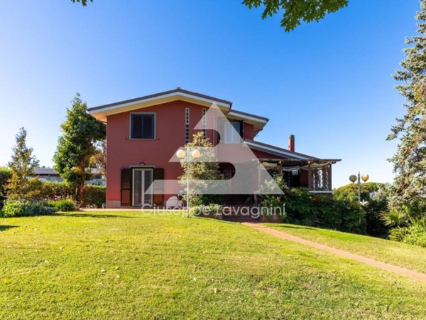 casa indipendente in vendita a Marino in zona Castelluccia