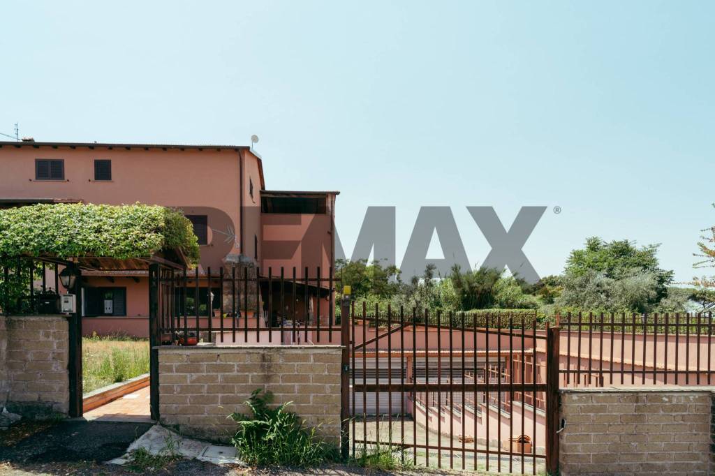 casa indipendente in vendita a Marino in zona Due Santi