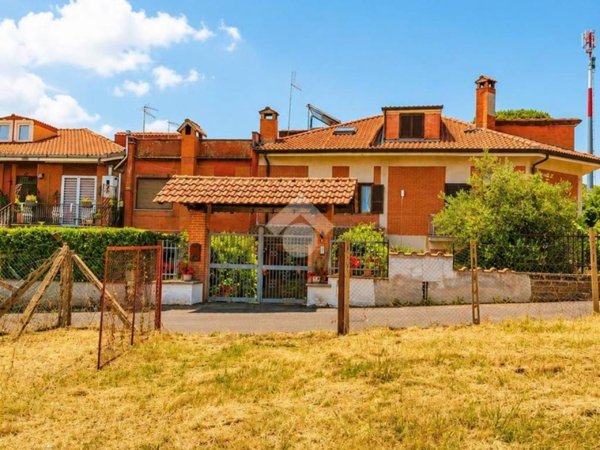 casa indipendente in vendita a Marino