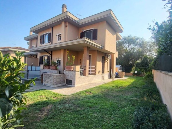 casa indipendente in vendita a Marino in zona Santa Maria delle Mole
