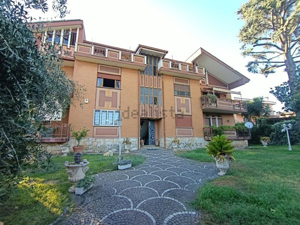 appartamento in vendita a Marino in zona Frattocchie