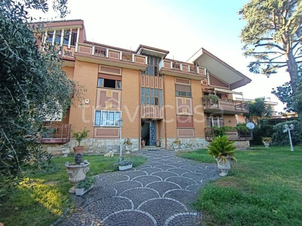 appartamento in vendita a Marino in zona Frattocchie