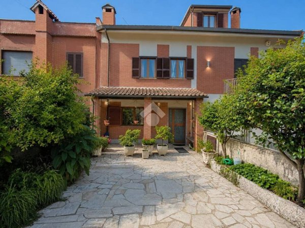 casa indipendente in vendita a Marino