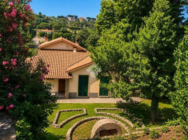 casa indipendente in vendita a Marino