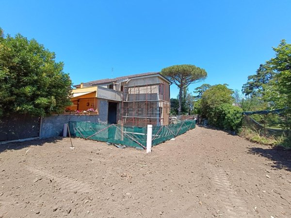 casa indipendente in vendita a Marino in zona Frattocchie