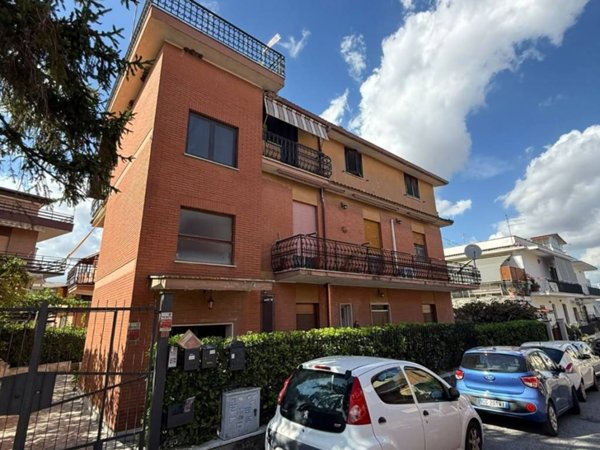 appartamento in vendita a Marino in zona Poggio delle Mole