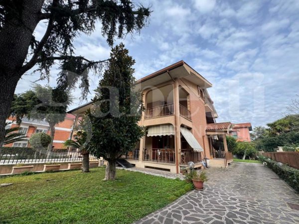 casa indipendente in vendita a Marino in zona Santa Maria delle Mole