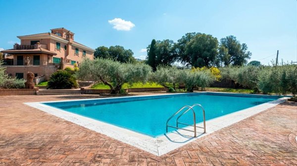 casa indipendente in vendita a Marino