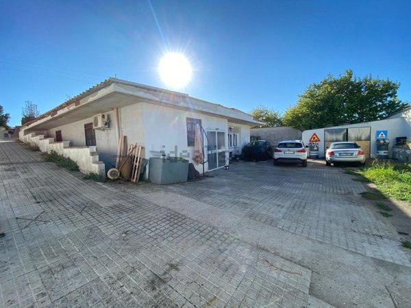 locale di sgombero in vendita a Marino