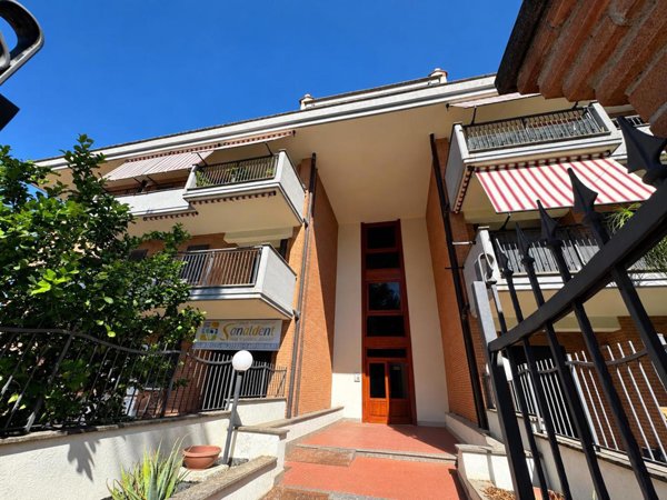 appartamento in vendita a Marino in zona Santa Maria delle Mole
