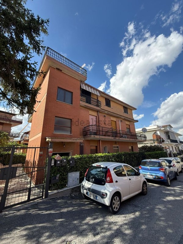 appartamento in vendita a Marino in zona Poggio delle Mole
