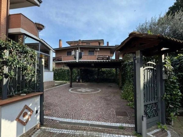 casa indipendente in vendita a Marino in zona Frattocchie