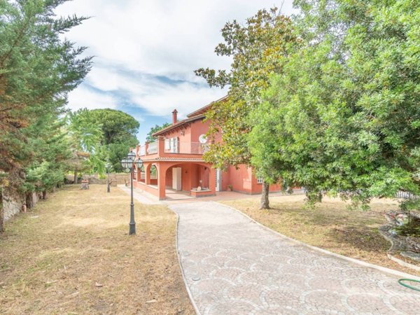 casa indipendente in vendita a Marino
