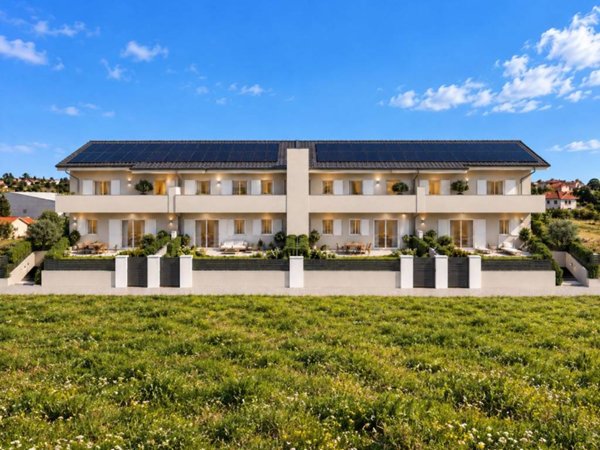 casa indipendente in vendita a Marino in zona Castelluccia