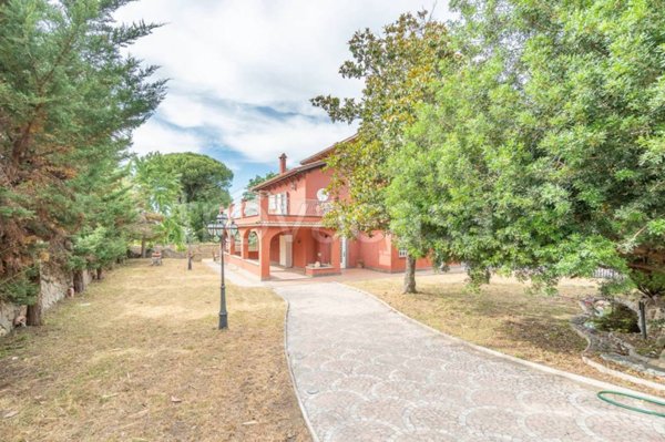 casa indipendente in vendita a Marino