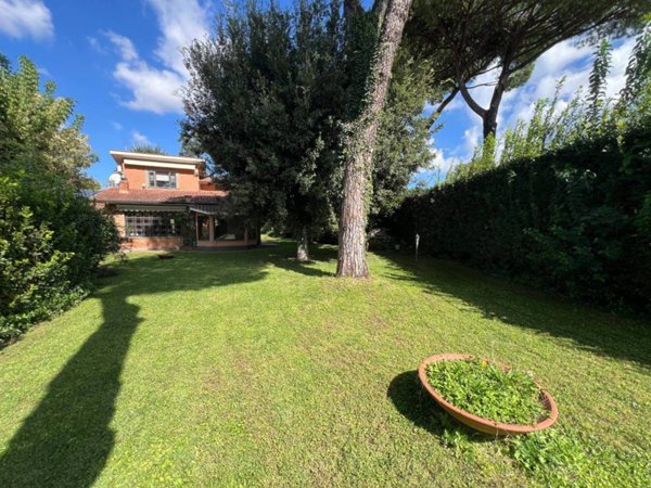 casa indipendente in vendita a Marino in zona Frattocchie