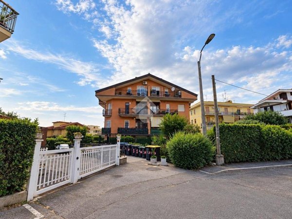 appartamento in vendita a Marino in zona Poggio delle Mole