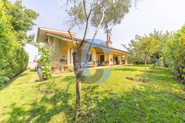casa indipendente in vendita a Marino in zona Castelluccia