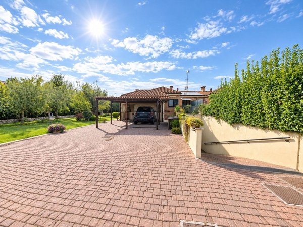 casa indipendente in vendita a Marino