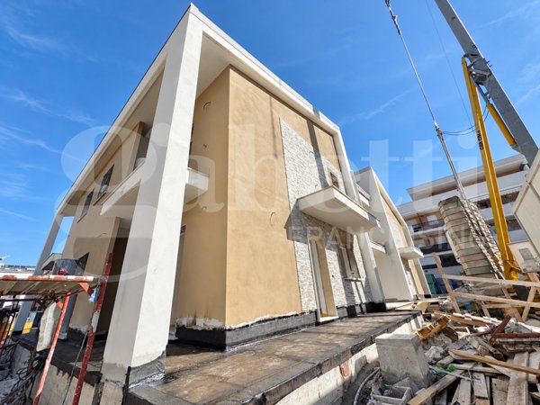 casa indipendente in vendita a Marino in zona Poggio delle Mole