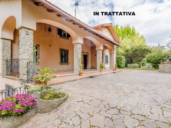 casa indipendente in vendita a Marino in zona Due Santi