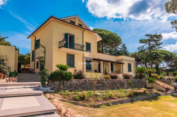 casa indipendente in vendita a Marino in zona Due Santi