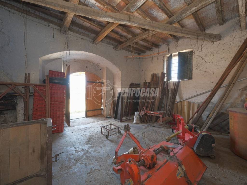 locale commerciale in vendita a Mazzano Romano