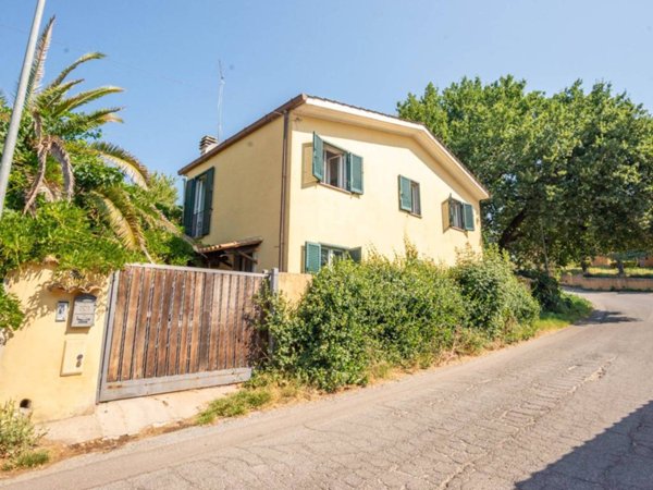 casa indipendente in vendita a Mazzano Romano